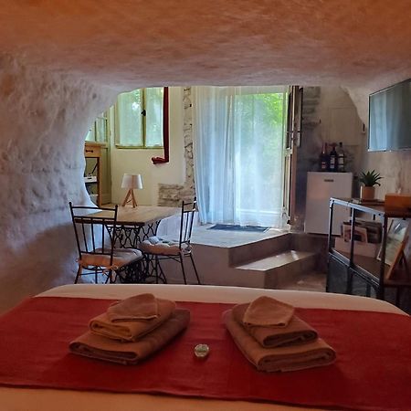 Moulin De Bonfilhon Bed & Breakfast Cornillon-Confoux Exterior photo