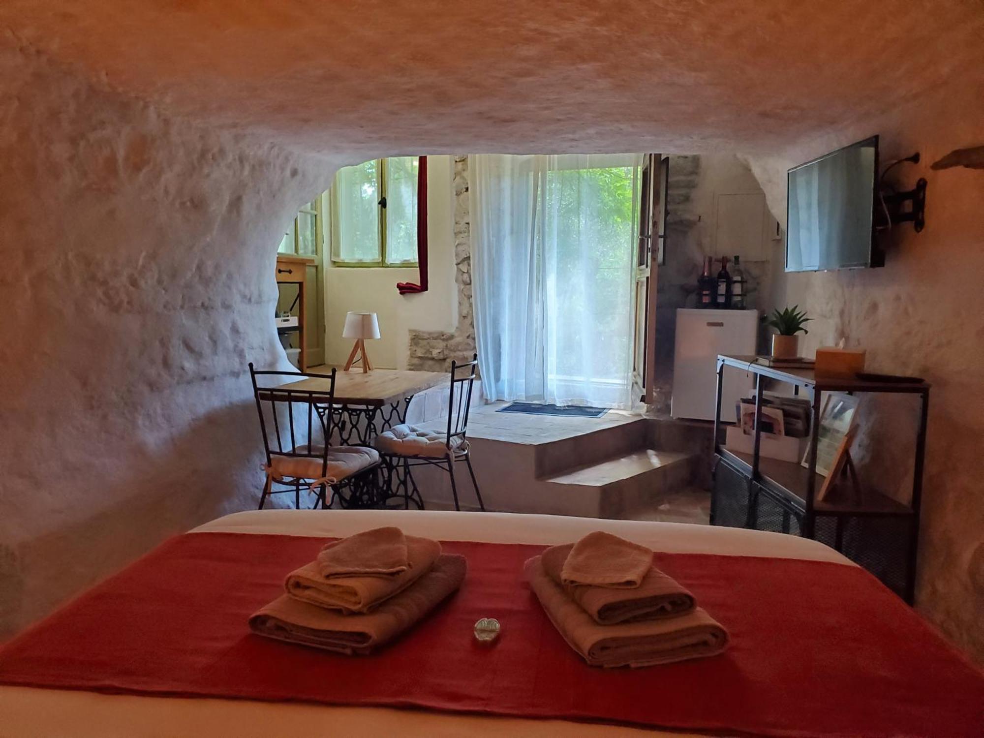 Moulin De Bonfilhon Bed & Breakfast Cornillon-Confoux Exterior photo